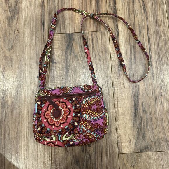 Vera Bradley Petite Crossbody Purse Resort Medallion Very Clean 15974-D15 Pink - Picture 1 of 9